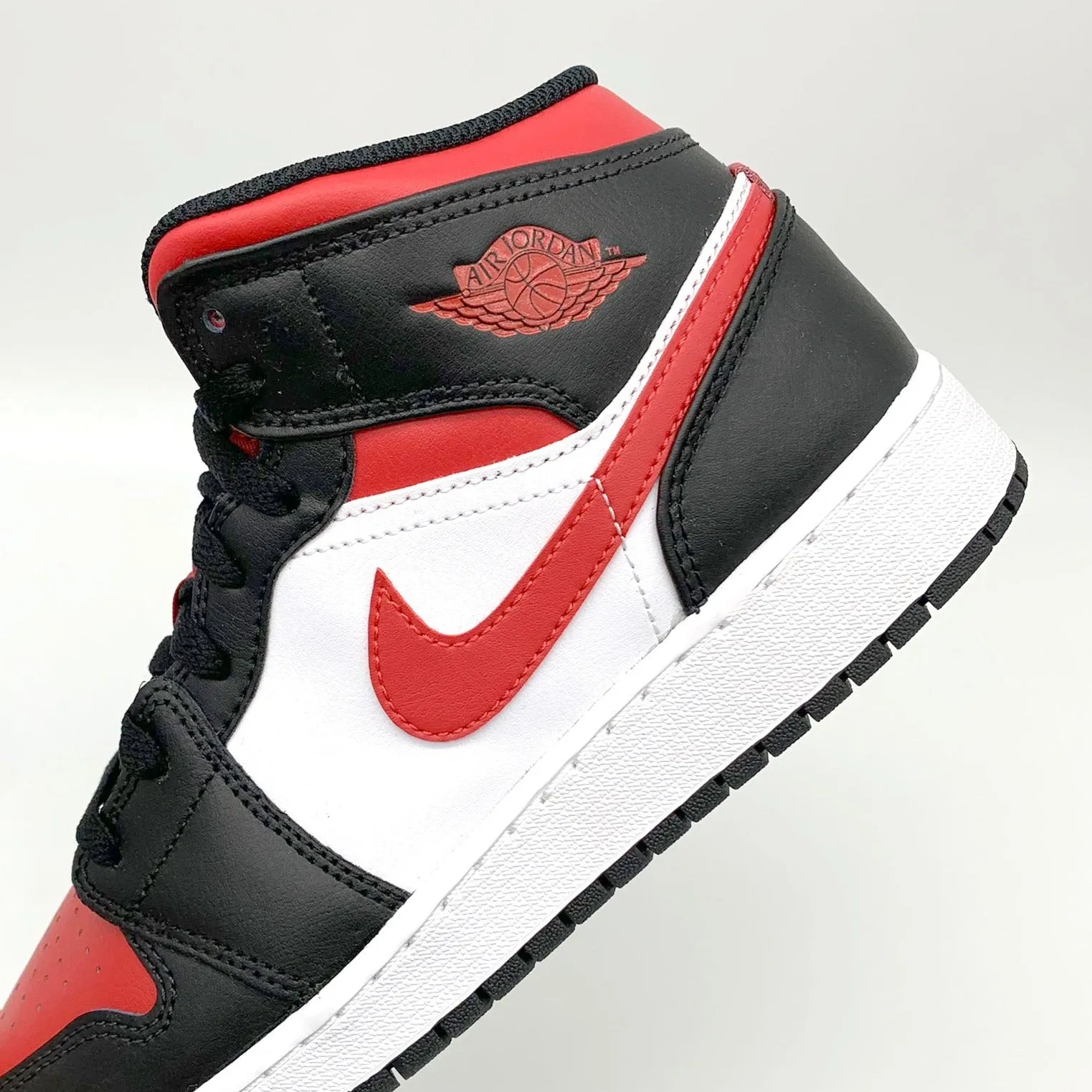 Air Jordan 1 Mid Black Fire Red