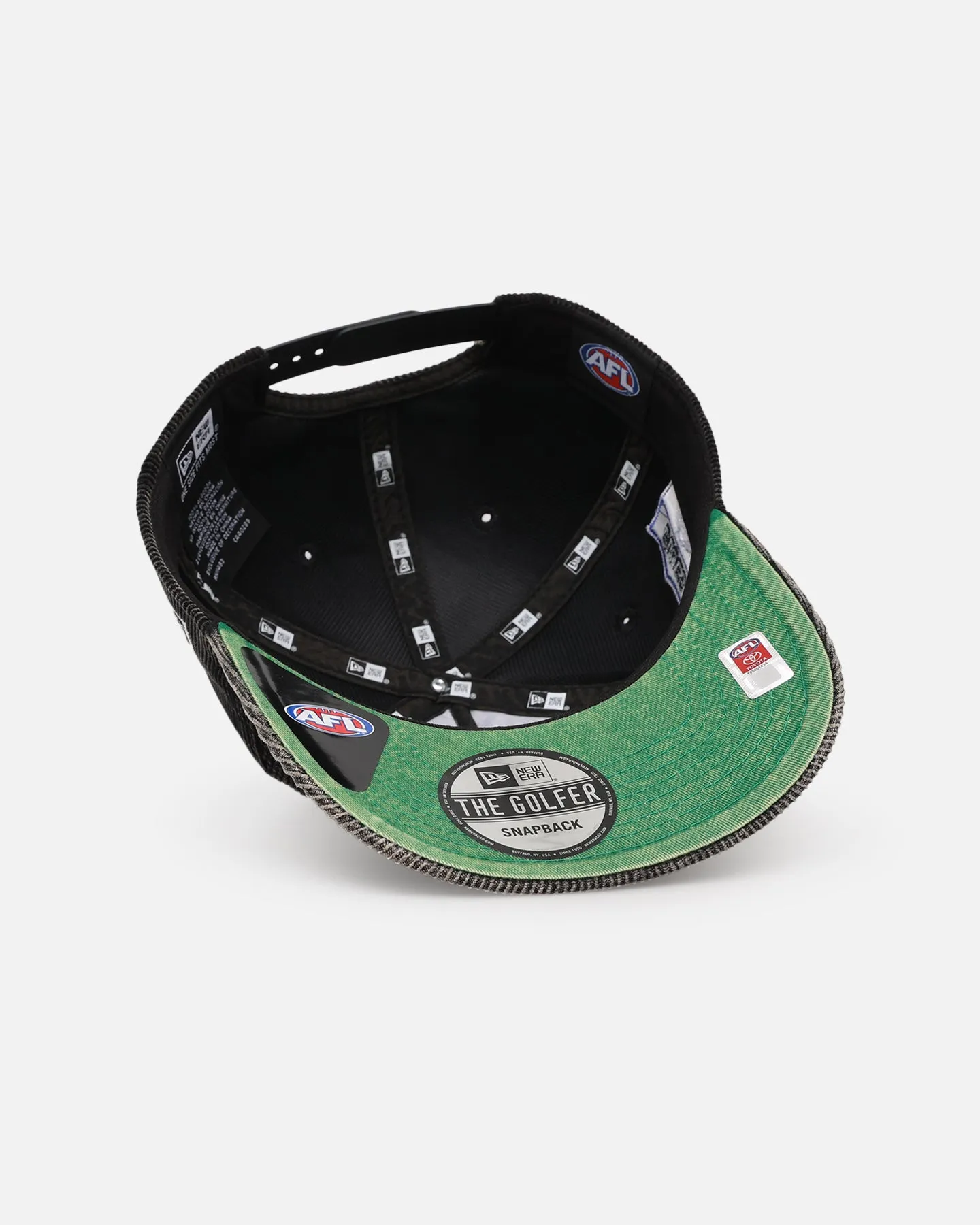 New Era Pre-Curved Golfer Snapback in Washed Corduroy, Black/Kelly Green - Collingwood Magpies Edition