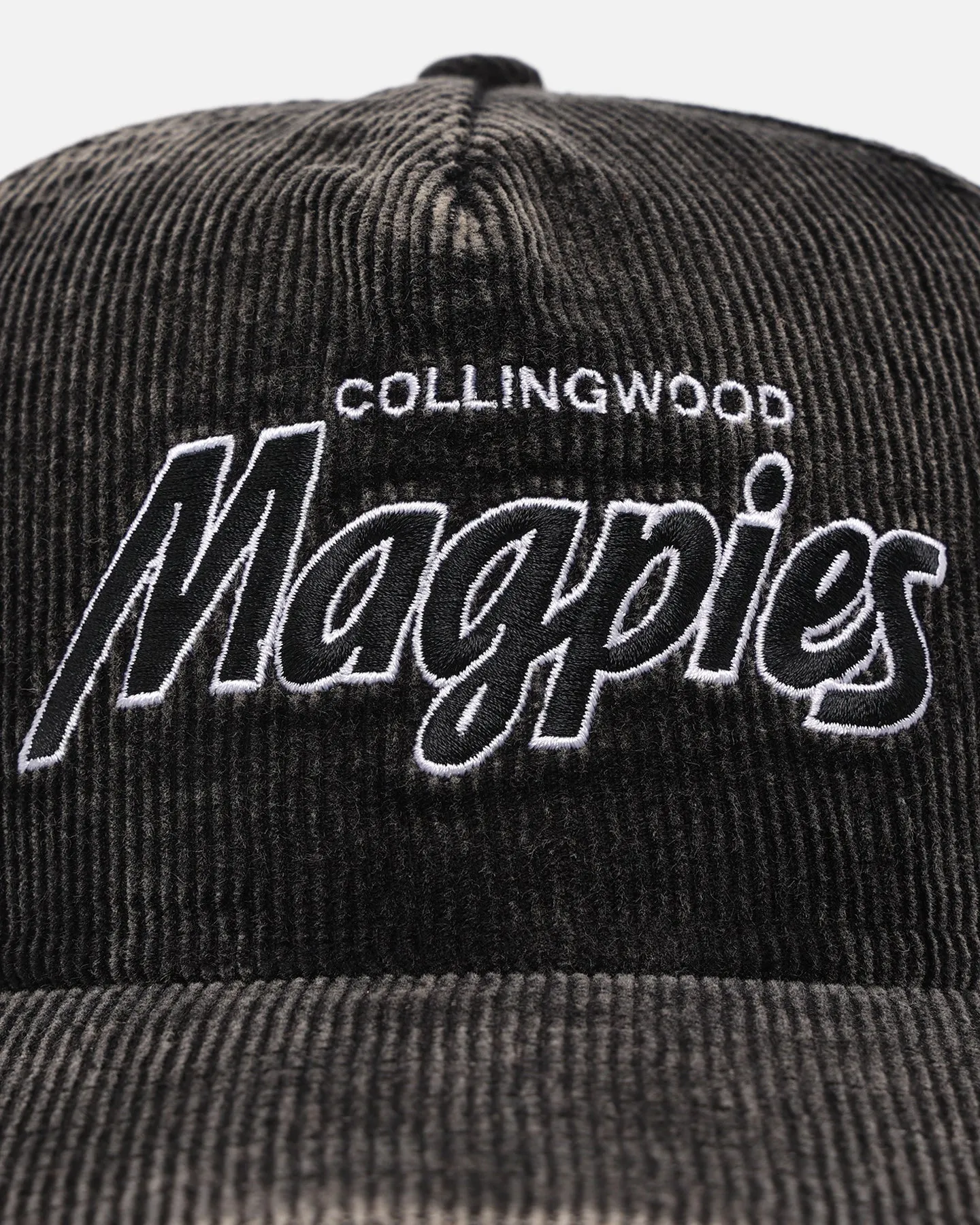 New Era Pre-Curved Golfer Snapback in Washed Corduroy, Black/Kelly Green - Collingwood Magpies Edition